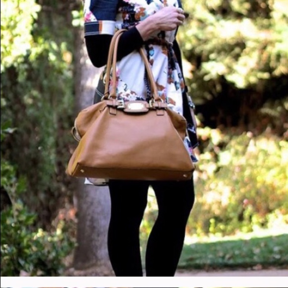 Michael Kors purse. 💯 % Authentic.